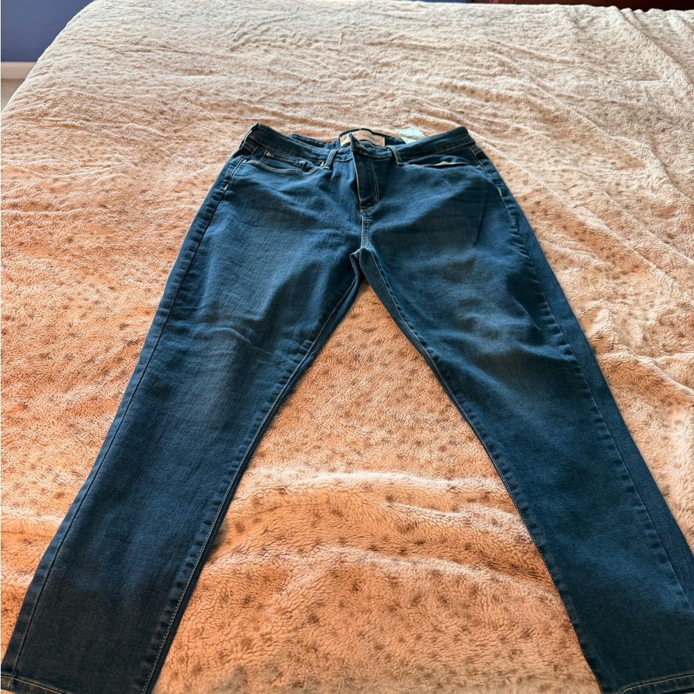 Levi's Mid Rise Skinny Crop Jeans in Blue